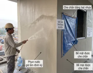 Bảo dưỡng tường sau thi công bằng cách phun nước giữ ẩm và che chắn