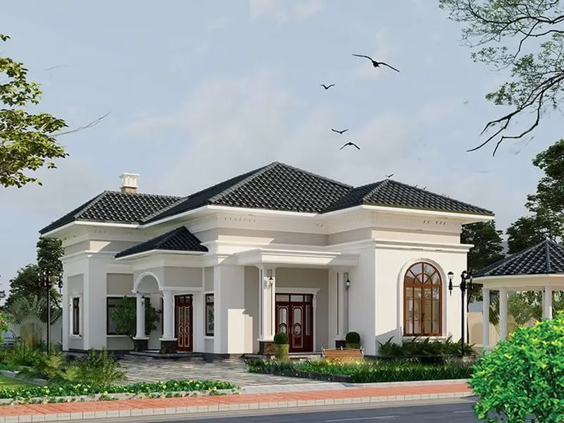Thiết kế nhà cấp 4 tân cổ điển mái Nhật thanh lịch, nổi bật với hệ phào chỉ tinh tế, cửa vòm gỗ kính và không gian sân vườn bề thế.