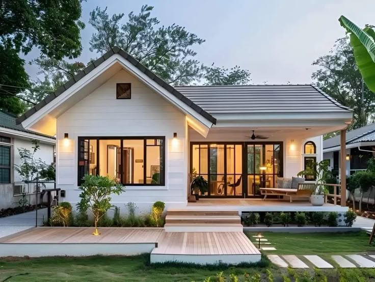 Mẫu nhà cấp 4 phong cách Scandinavian hiện đại, mang vẻ đẹp tinh tế với tông màu trắng chủ đạo, thiết kế mái thái và không gian sống mở gần gũi thiên nhiên