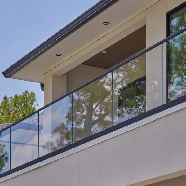 Thi công lan can ban công kính cường lực hiện đại - SMJA Home
