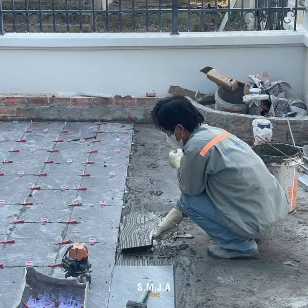 Thi công ốp lát gạch sân vườn khổ lớn - SMJA Home