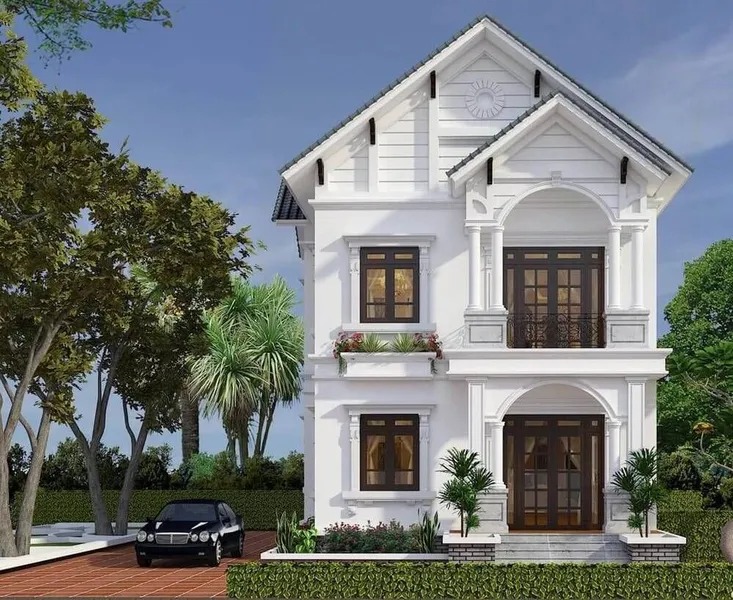Mẫu thiết kế nhà 2 tầng mái Thái 1 tầng tum sang trọng, mang phong cách kiến trúc tân cổ điển với tông màu trắng tinh tế.