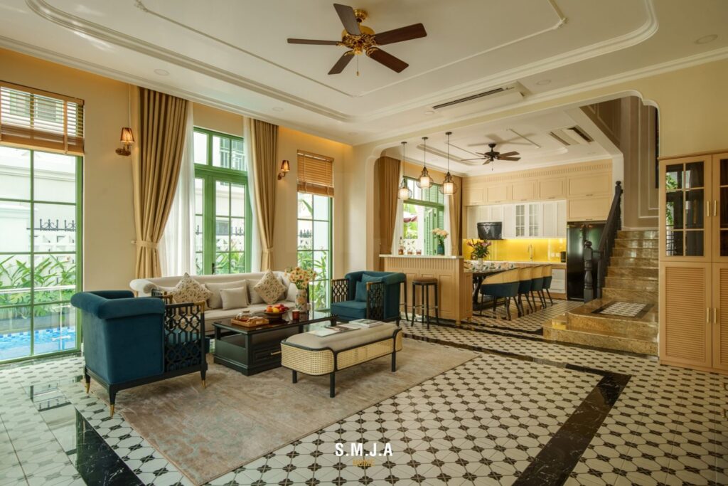 Phòng khách liền bếp biệt thự Sun Tropical Village Phú Quốc – ảnh thực tế SMJA